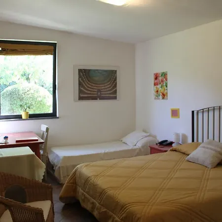 Ξενοδοχείο Flegrea House - Casa Rosa 3*