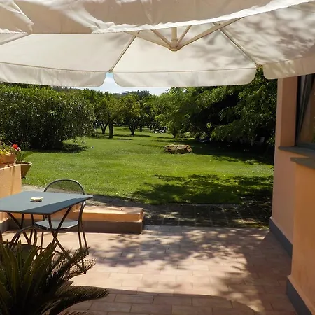 Flegrea House Aparthotel 3*